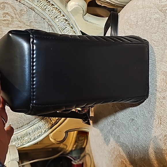 Beautiful!! bag, excellent condition except for some marks on back as shown - Picture 7 of 12